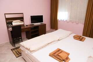 Отель Hotel Ida Кырджали Двухместный номер с 2 отдельными кроватями-8